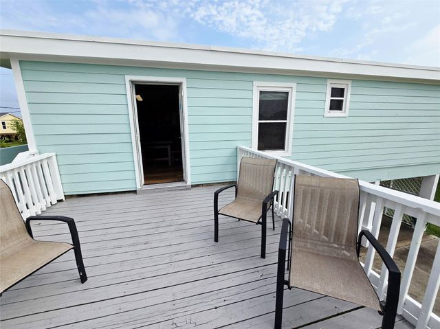 16611 Jolly Roger Road, Jamaica Beach, TX 77554