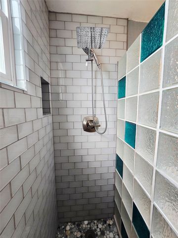 16611 Jolly Roger Road, Jamaica Beach, TX 77554