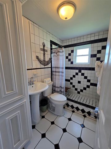 16611 Jolly Roger Road, Jamaica Beach, TX 77554