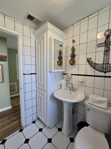 16611 Jolly Roger Road, Jamaica Beach, TX 77554