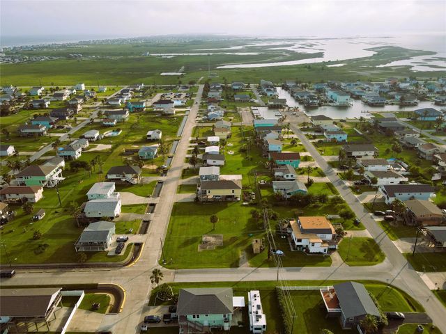 16611 Jolly Roger Road, Jamaica Beach, TX 77554