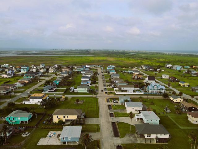 16611 Jolly Roger Road, Jamaica Beach, TX 77554