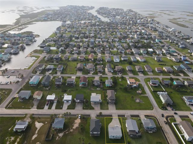 16611 Jolly Roger Road, Jamaica Beach, TX 77554