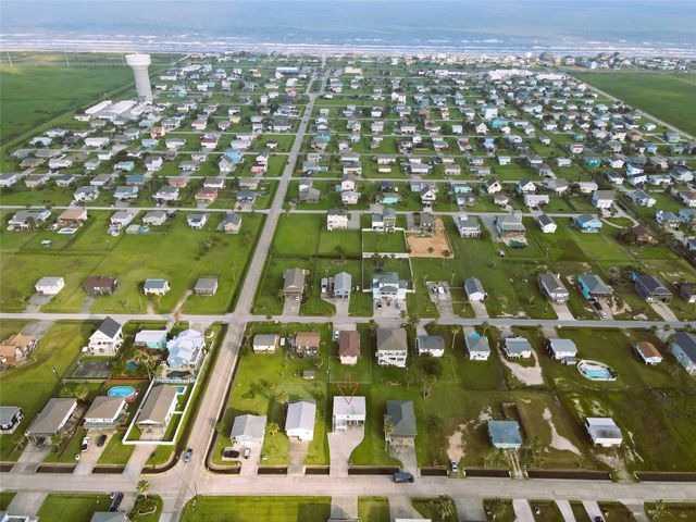 16611 Jolly Roger Road, Jamaica Beach, TX 77554