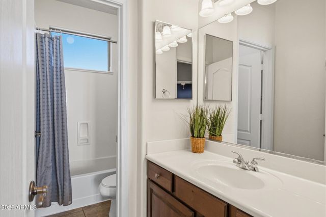 2020 W CALEB Road, Phoenix, AZ 85085