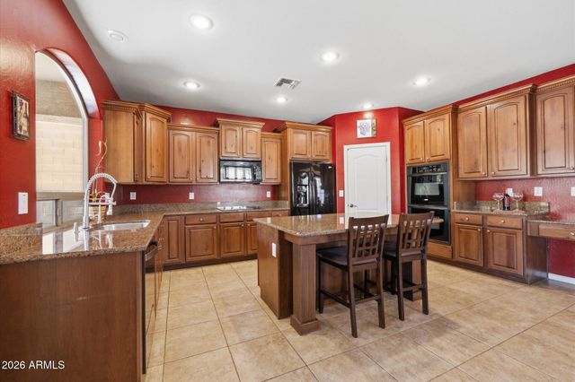 2020 W CALEB Road, Phoenix, AZ 85085