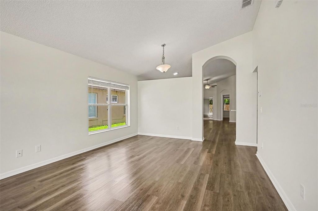 Image 4 of property listing at 10131 RIVERS TRAIL DRIVE, Orlando, FL 32817