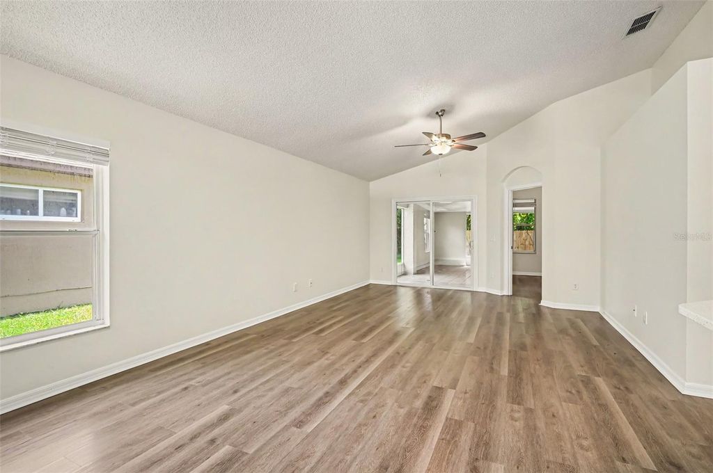 Image 5 of property listing at 10131 RIVERS TRAIL DRIVE, Orlando, FL 32817