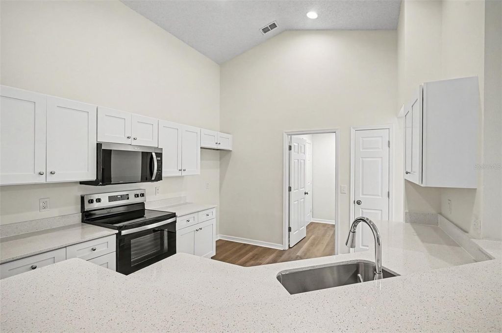 Image 6 of property listing at 10131 RIVERS TRAIL DRIVE, Orlando, FL 32817