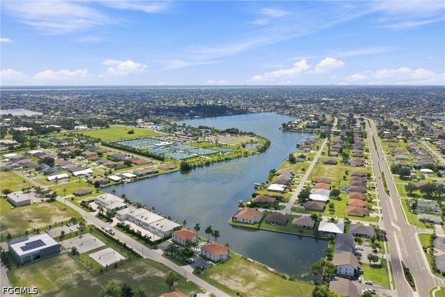 406 SW 3rd ST 102, Cape Coral, FL 33991