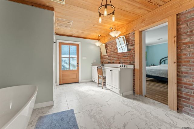 12944 Pleasant Ridge, Walker, LA 70785