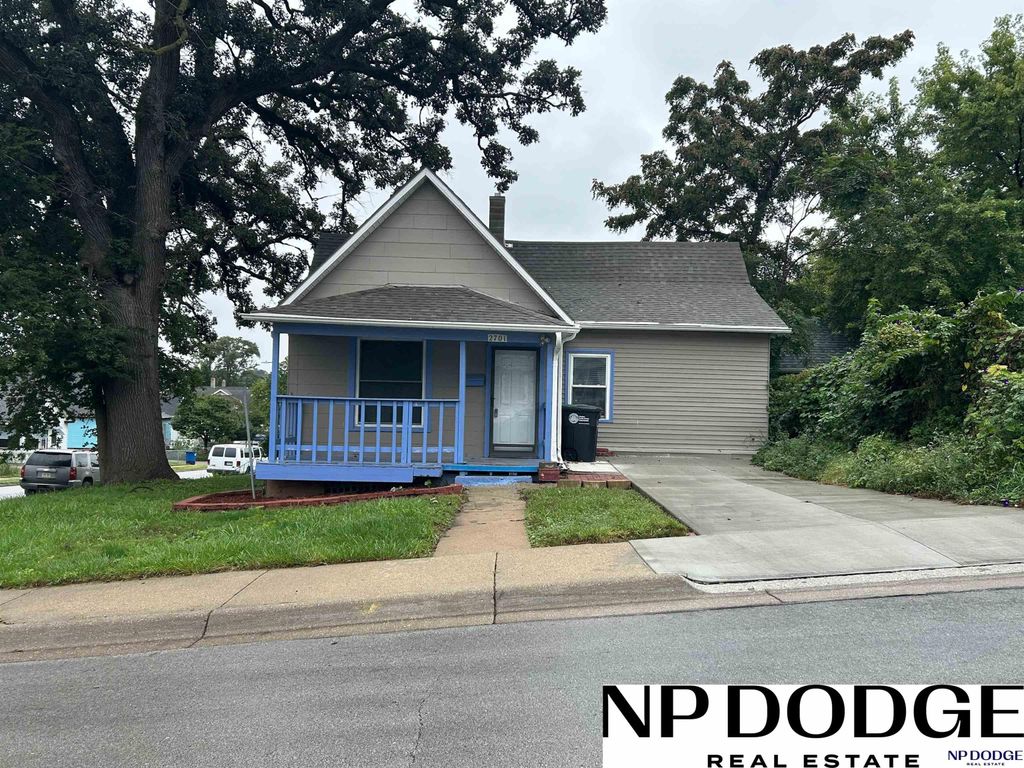 2701 Hickory Street, Omaha, NE 68105