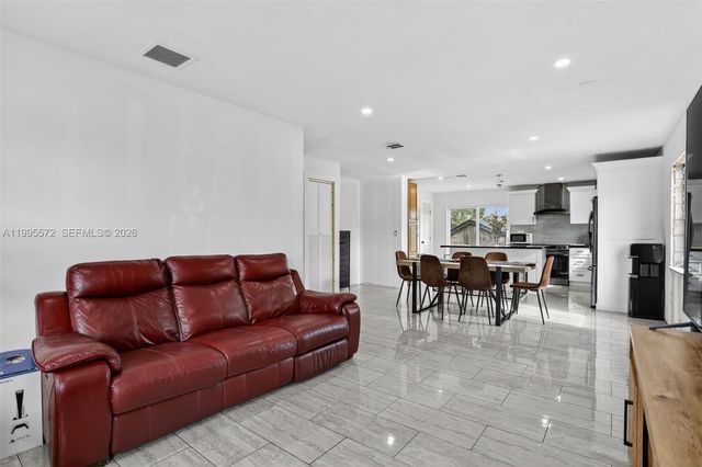 681 NW 21st St, Pompano Beach, FL 33060