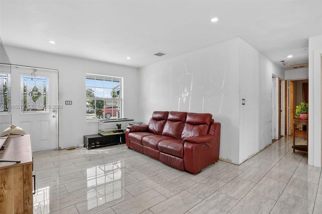 681 NW 21st St, Pompano Beach, FL 33060