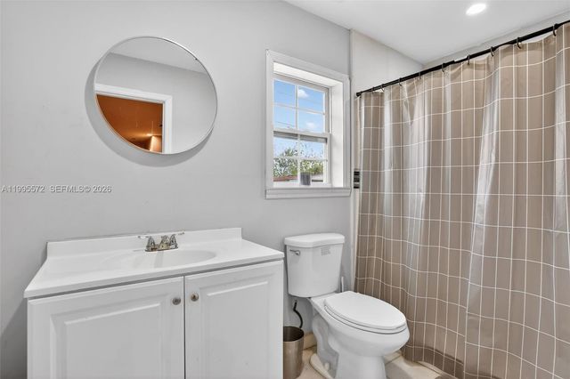 681 NW 21st St, Pompano Beach, FL 33060