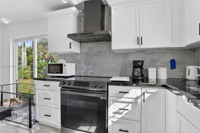 681 NW 21st St, Pompano Beach, FL 33060