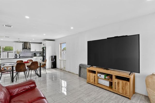 681 NW 21st St, Pompano Beach, FL 33060