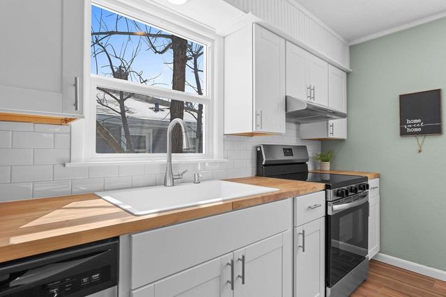 1316 N 8th STREET, Manitowoc, WI 54220