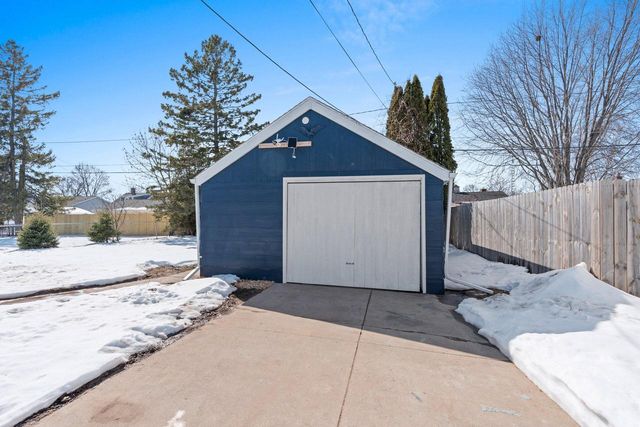 1316 N 8th STREET, Manitowoc, WI 54220