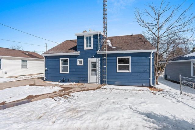 1316 N 8th STREET, Manitowoc, WI 54220