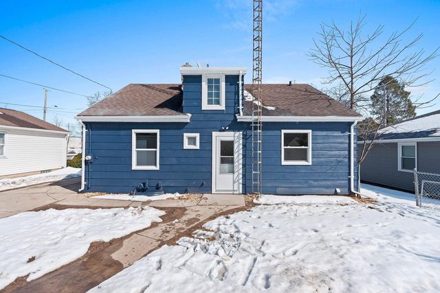 1316 N 8th STREET, Manitowoc, WI 54220