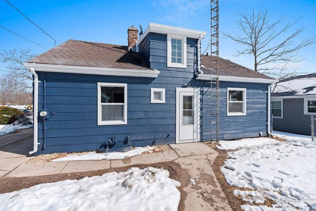 1316 N 8th STREET, Manitowoc, WI 54220