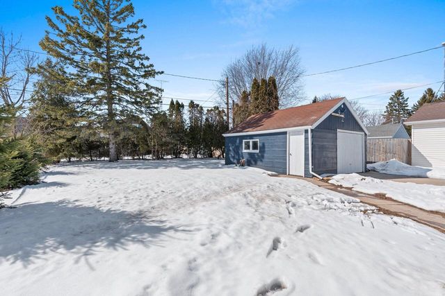 1316 N 8th STREET, Manitowoc, WI 54220