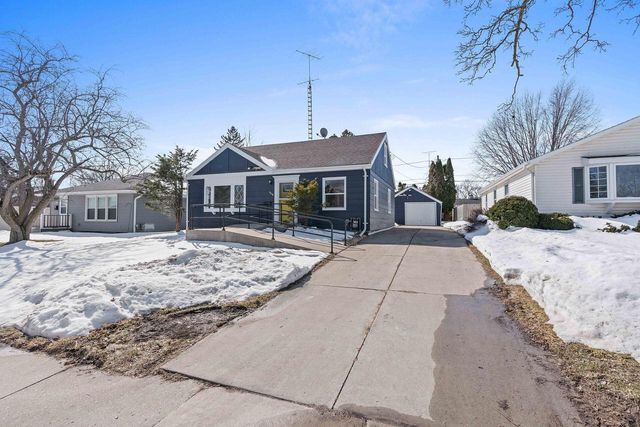 1316 N 8th STREET, Manitowoc, WI 54220