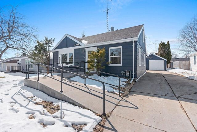 1316 N 8th STREET, Manitowoc, WI 54220