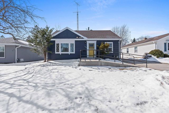 1316 N 8th STREET, Manitowoc, WI 54220