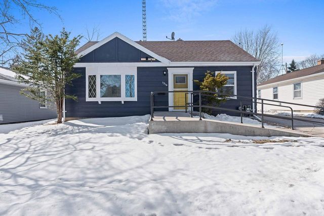 1316 N 8th STREET, Manitowoc, WI 54220