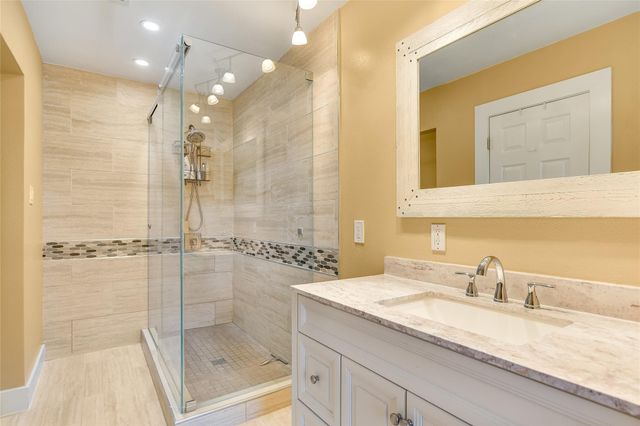 118 World Of Tennis SQ, Lakeway, TX 78738