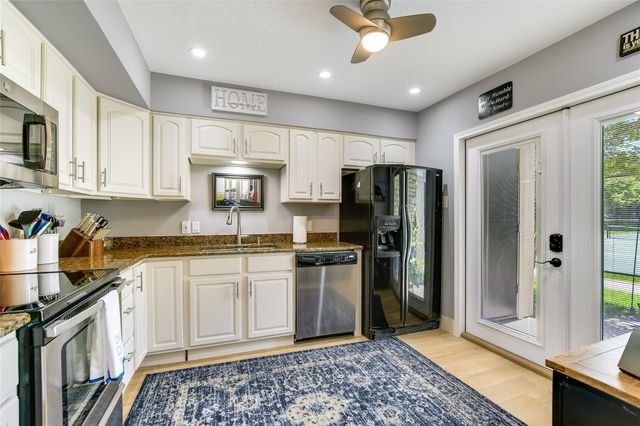 118 World Of Tennis SQ, Lakeway, TX 78738