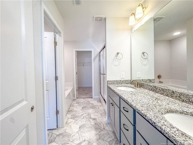 2121 Purebred Circle, Hope Mills, NC 28348