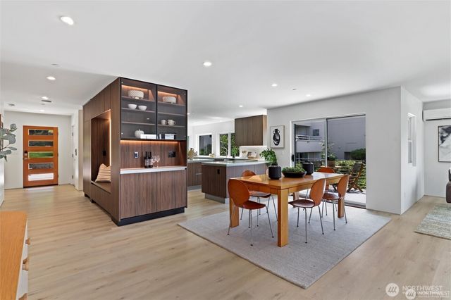 6304 Lakeview Drive, Kirkland, WA 98033