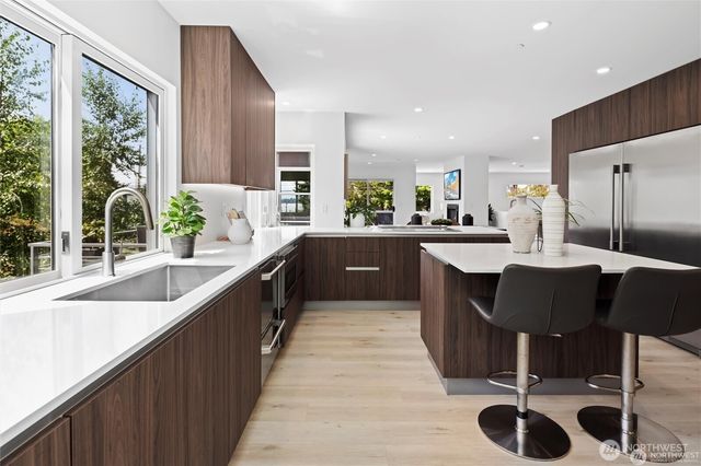 6304 Lakeview Drive, Kirkland, WA 98033