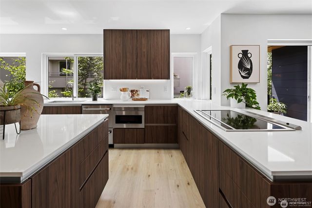 6304 Lakeview Drive, Kirkland, WA 98033