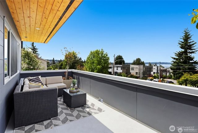 6304 Lakeview Drive, Kirkland, WA 98033