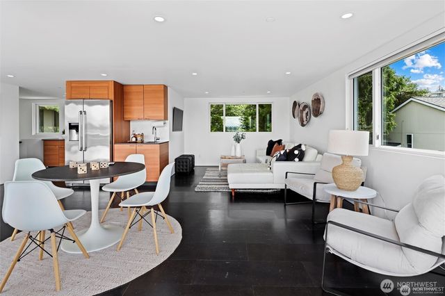 6304 Lakeview Drive, Kirkland, WA 98033