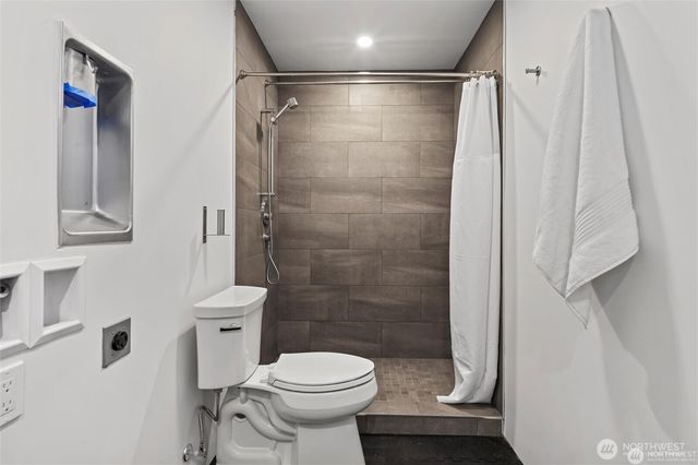 6304 Lakeview Drive, Kirkland, WA 98033