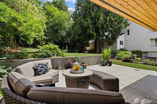 6304 Lakeview Drive, Kirkland, WA 98033