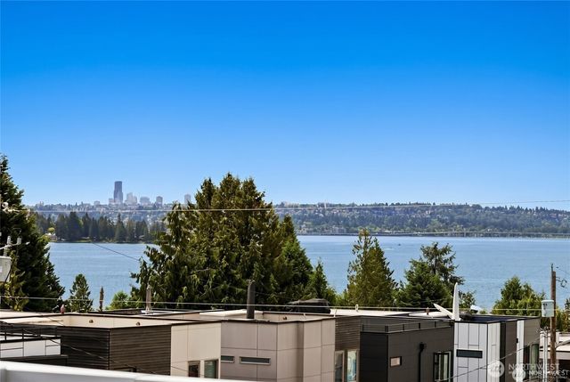 6304 Lakeview Drive, Kirkland, WA 98033