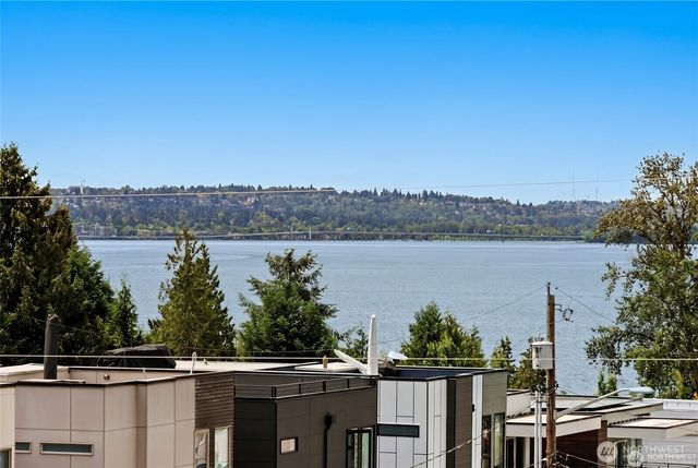6304 Lakeview Drive, Kirkland, WA 98033