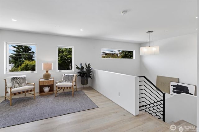 6304 Lakeview Drive, Kirkland, WA 98033