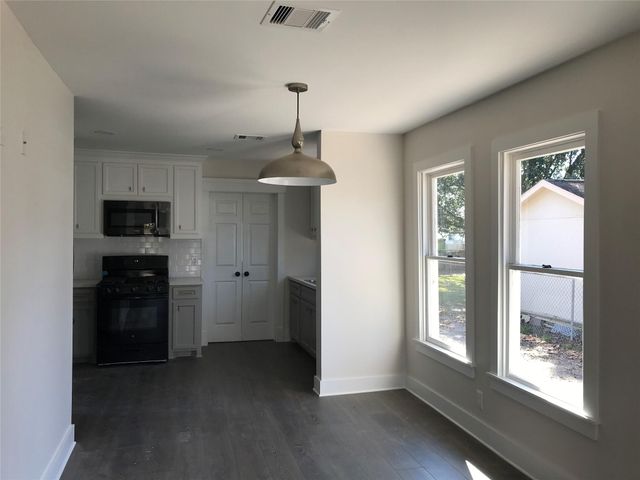 1104 E 26th Street, Houston, TX 77009