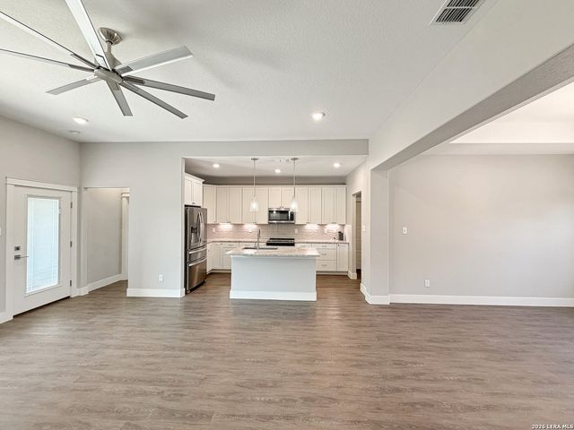 381 Monarch, Canyon Lake, TX 78133