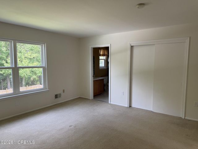 18 Netty Street, Howell, NJ 07731