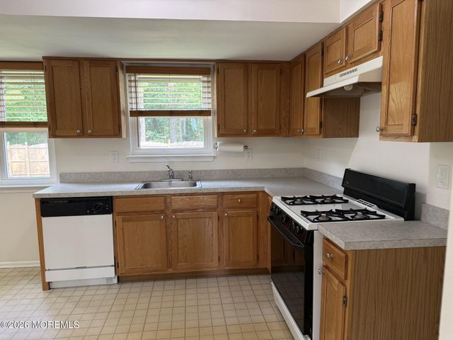 18 Netty Street, Howell, NJ 07731