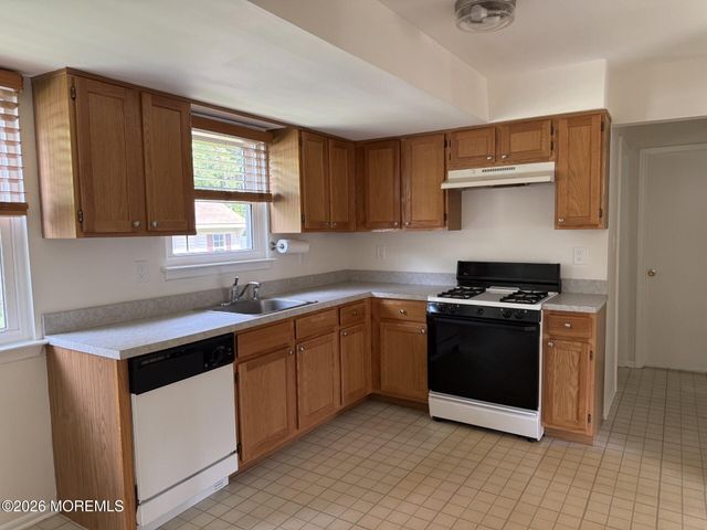18 Netty Street, Howell, NJ 07731
