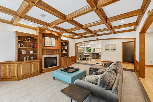 513 S 33rd Street, West Des Moines, IA 50265